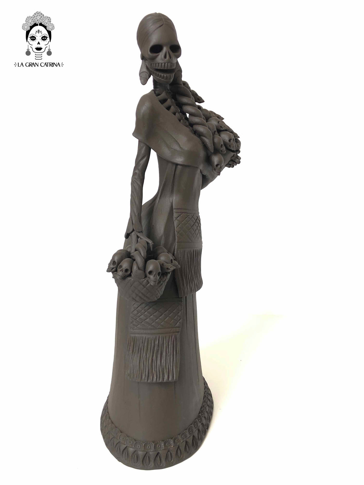 Catrina con cesto de Calaveritas - 50 cm. 20 in. Catrina