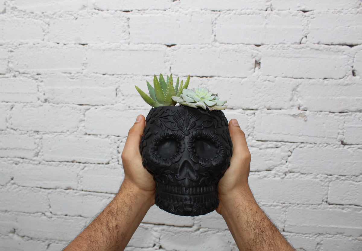 Maceta negra grande de Calavera estilo Catrina Maceta