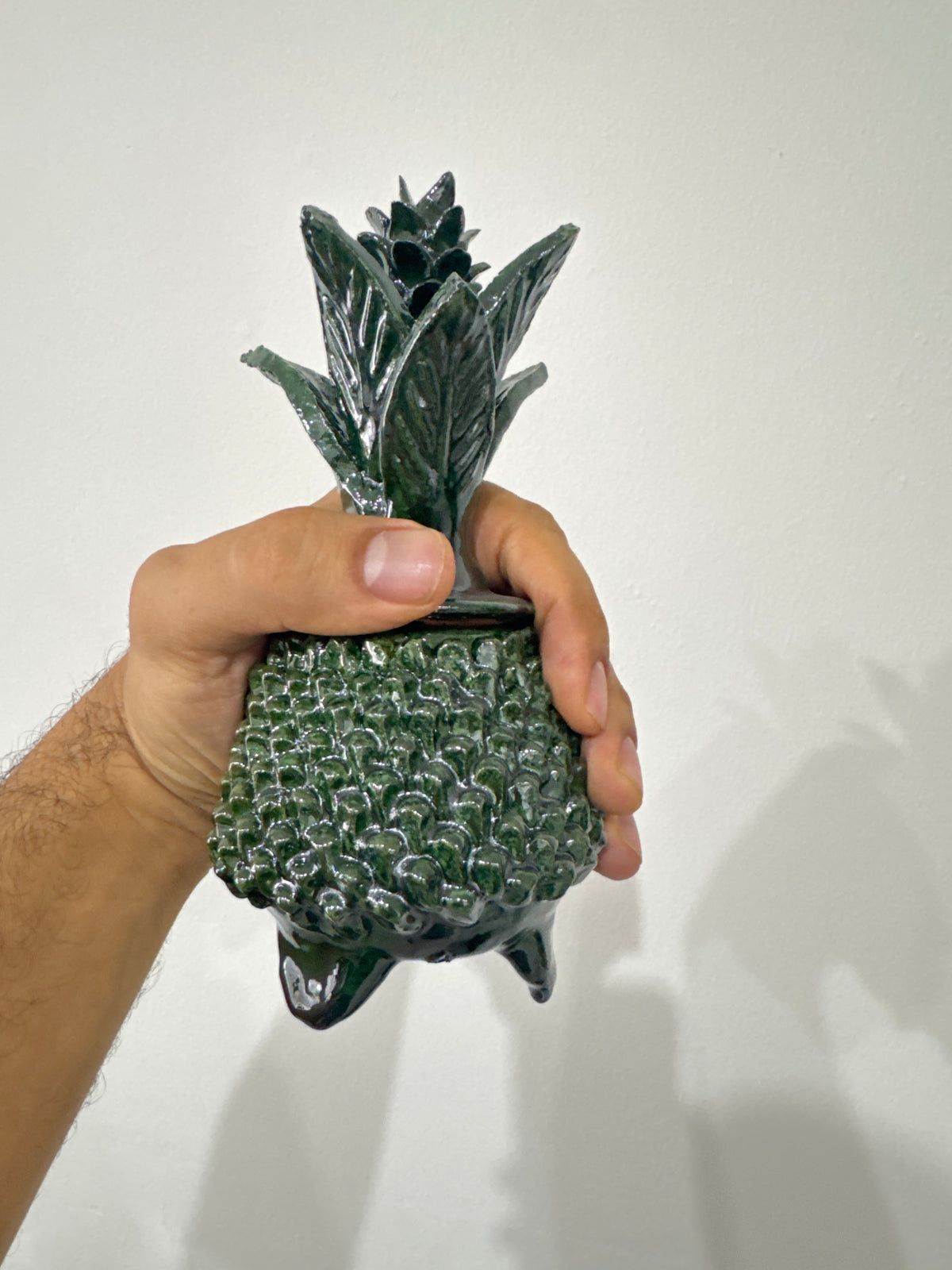 Piña de barro vidriado - Ladrillos verdes - 19 cm. 7.7 in.