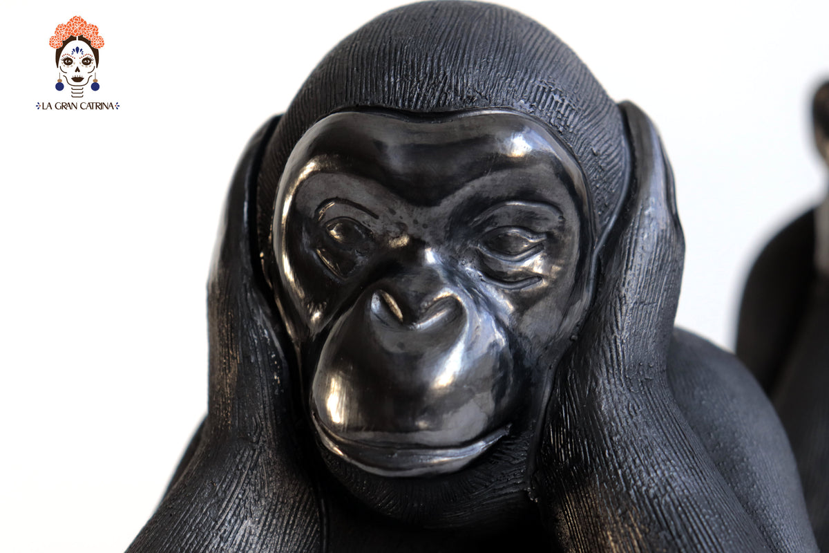 Trío de Changos de Barro Negro 19 cm. 7.4 in.