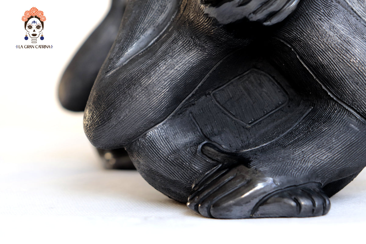 Trío de Changos de Barro Negro 19 cm. 7.4 in.