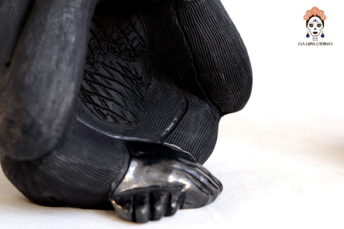 Trío de Changos de Barro Negro 19 cm. 7.4 in.