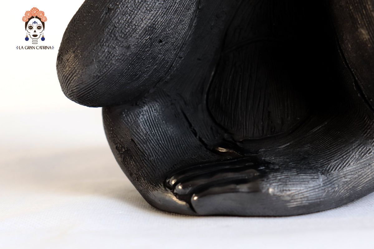 Trío de Changos de Barro Negro 19 cm. 7.4 in.