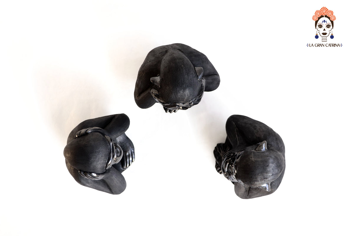 Trío de Changos de Barro Negro 19 cm. 7.4 in.