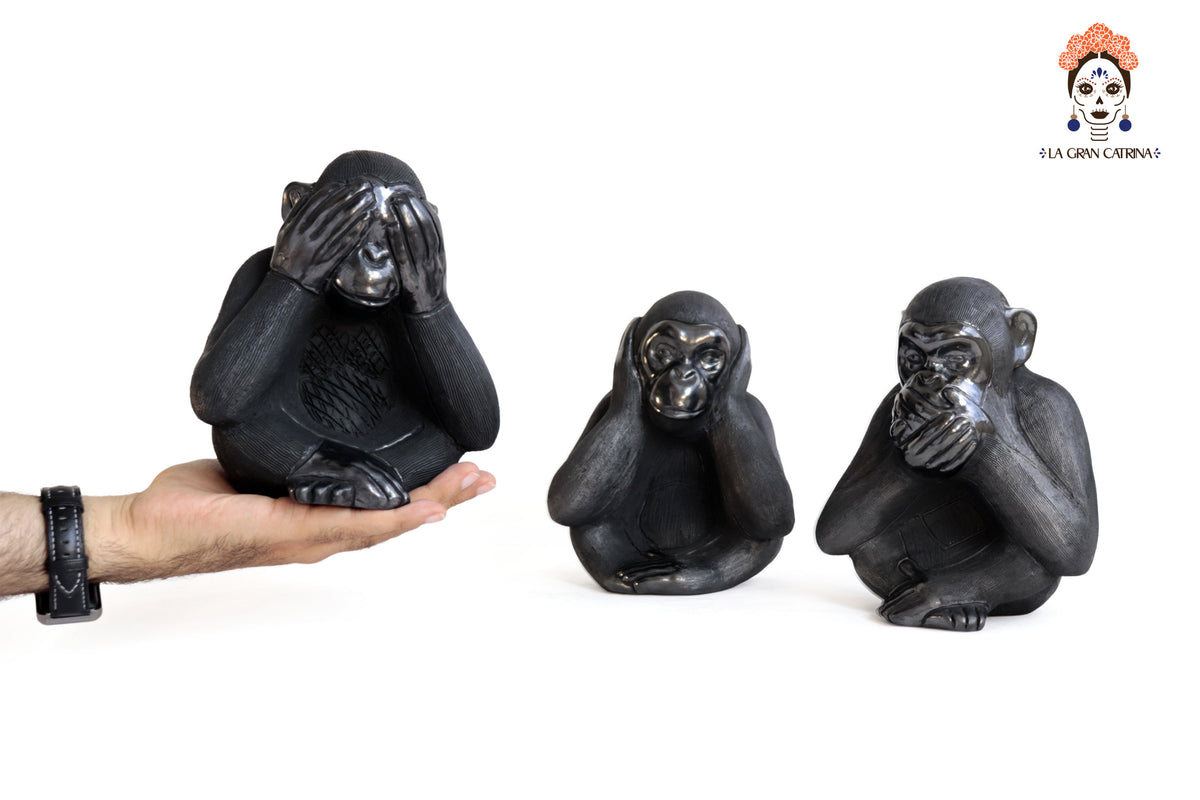 Trío de Changos de Barro Negro 19 cm. 7.4 in.