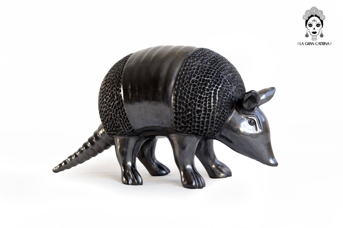 Armadillo de Barro Negro 22 cm. 8.6 in.