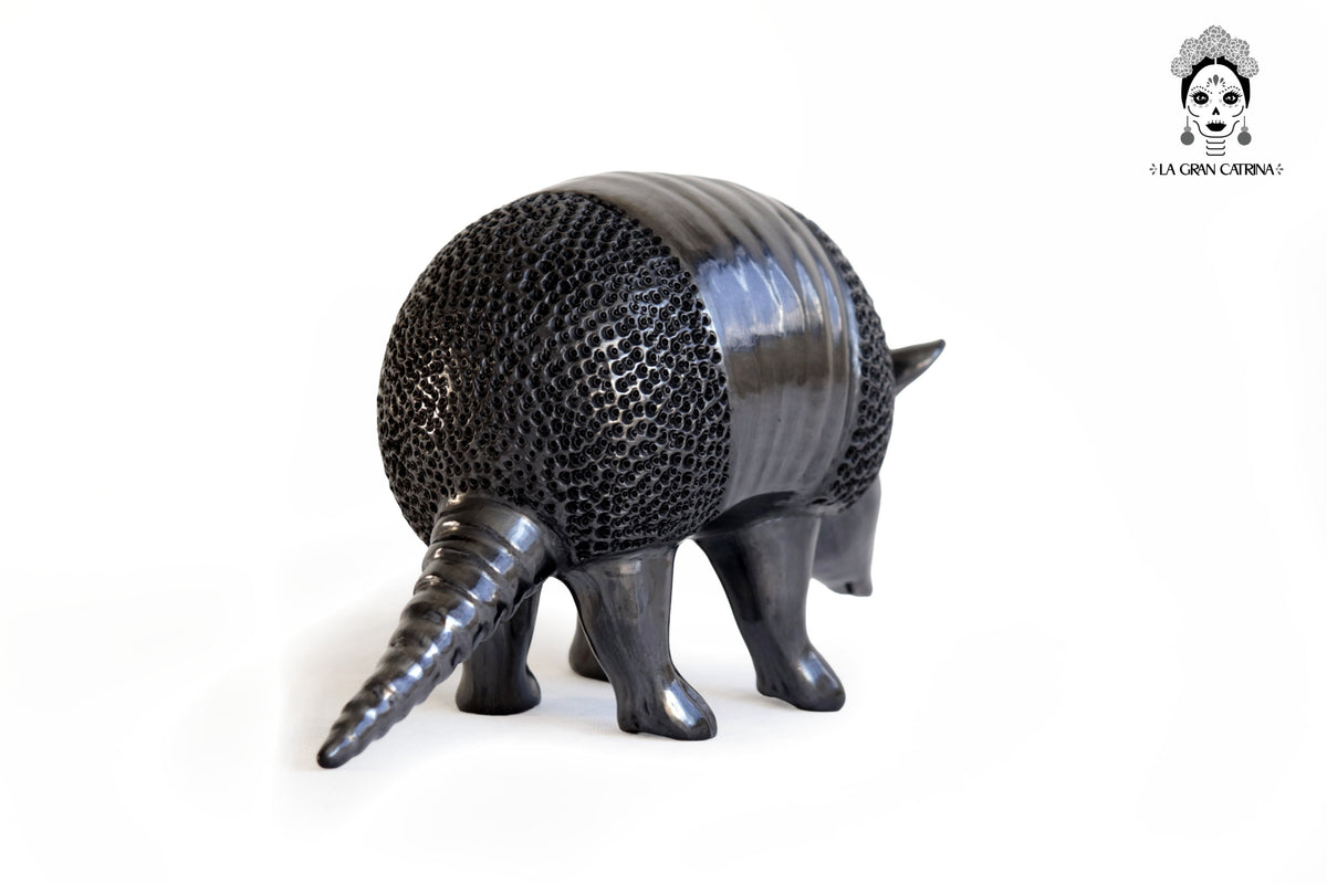 Armadillo de Barro Negro 22 cm. 8.6 in.