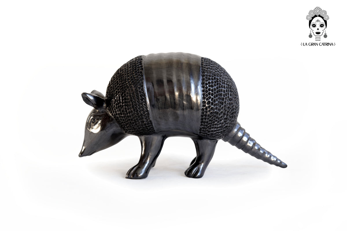 Armadillo de Barro Negro 22 cm. 8.6 in.