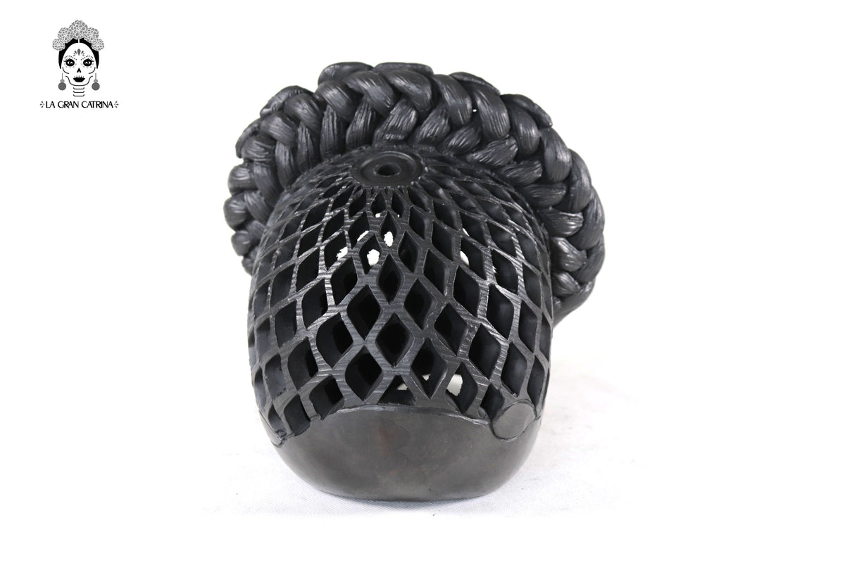 Cráneo de Barro Negro con Flores 20 cm. 7.9 in.