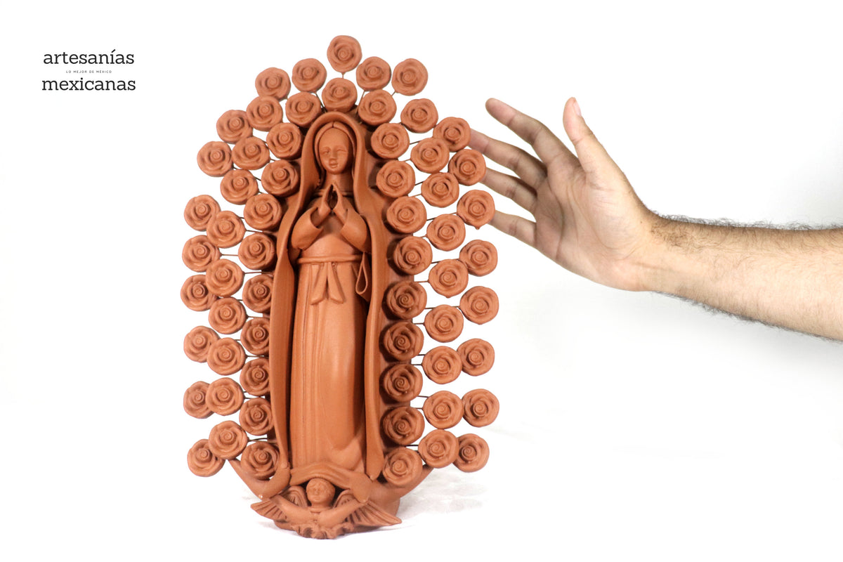 Virgen de Guadalupe - 35 cm. - Barro natural
