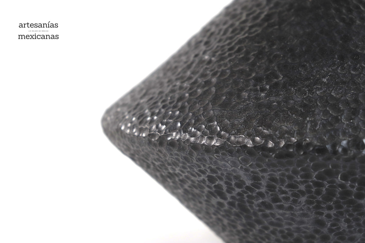 Jarrón moderno de barro martillado negro - 25 cm. 10 in.