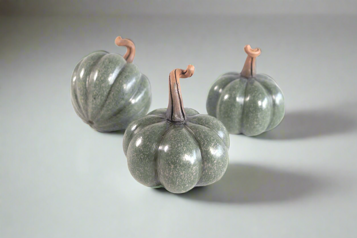 Juego de 3 calabazas pequeñas verde grisáceo