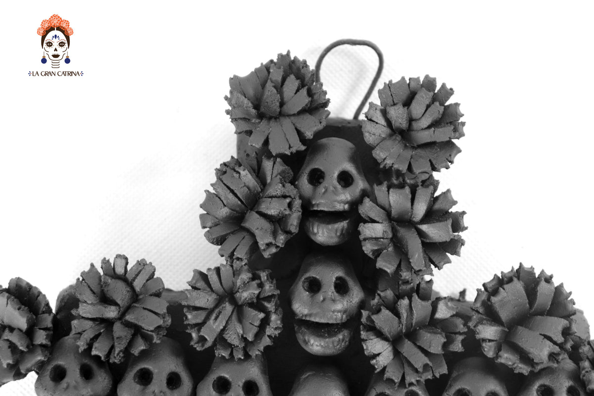 Cruz de Día de Muertos Barro color Negro 24 cm. 10 in.