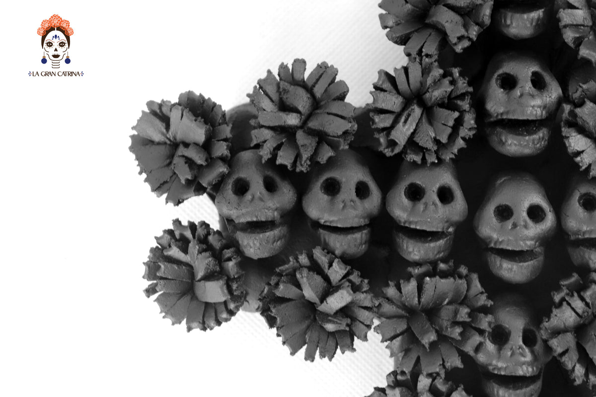 Cruz de Día de Muertos Barro color Negro 24 cm. 10 in.