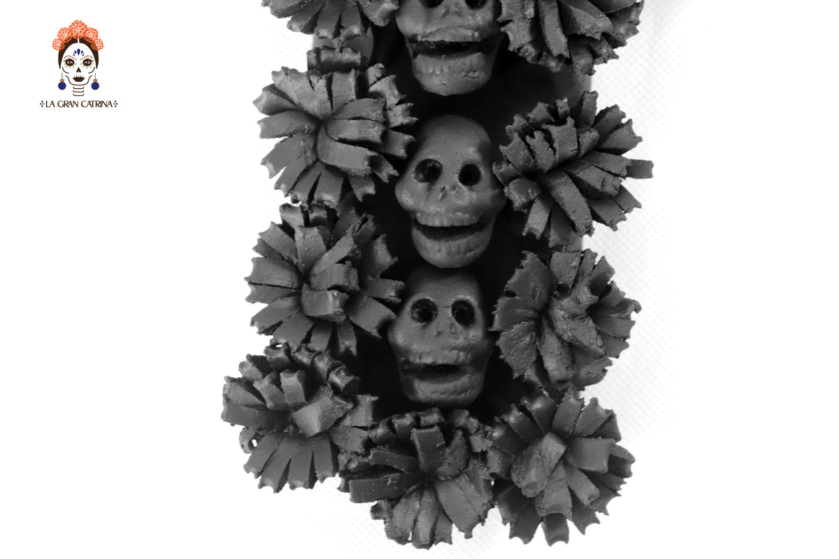 Cruz de Día de Muertos Barro color Negro 24 cm. 10 in.