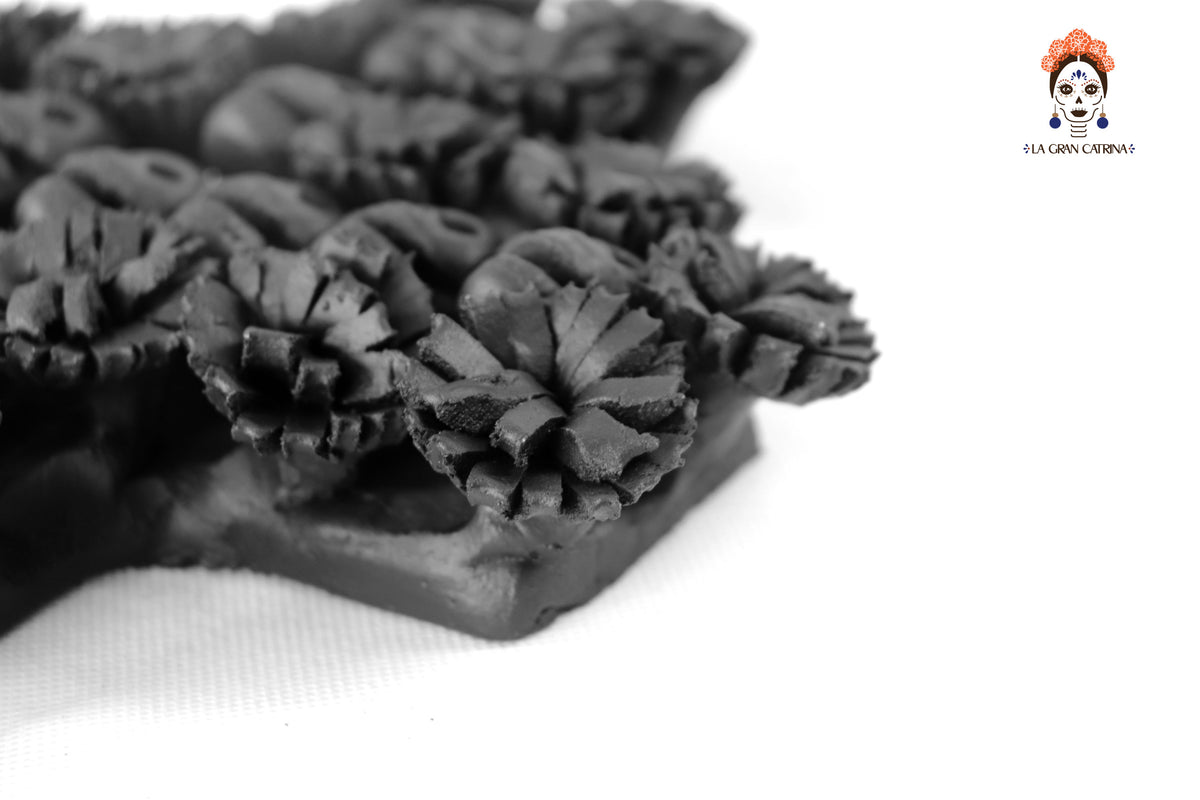 Cruz de Día de Muertos Barro color Negro 24 cm. 10 in.