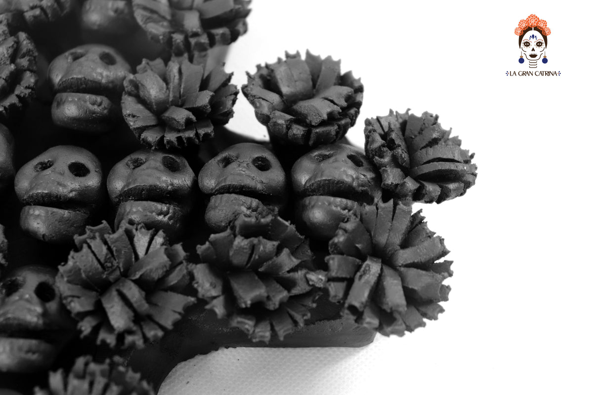 Cruz de Día de Muertos Barro color Negro 24 cm. 10 in.