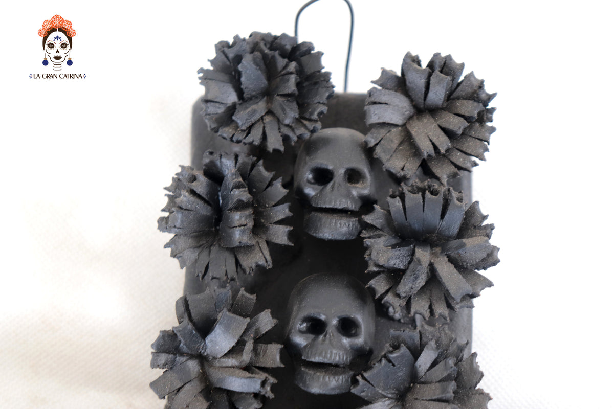 Cruz de Día de Muertos Grande Barro color Negro - 40 cm. 15.7 in