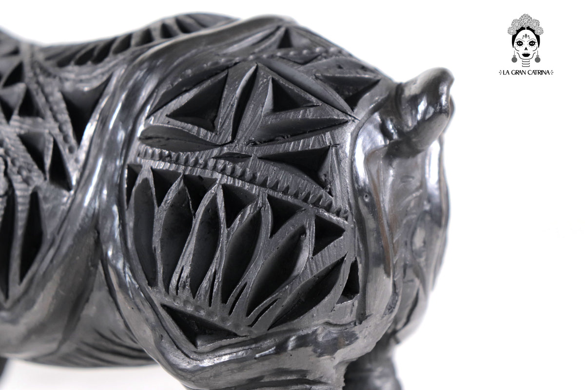 Rinoceronte de Barro Negro - 14 cm. 5.5 in.