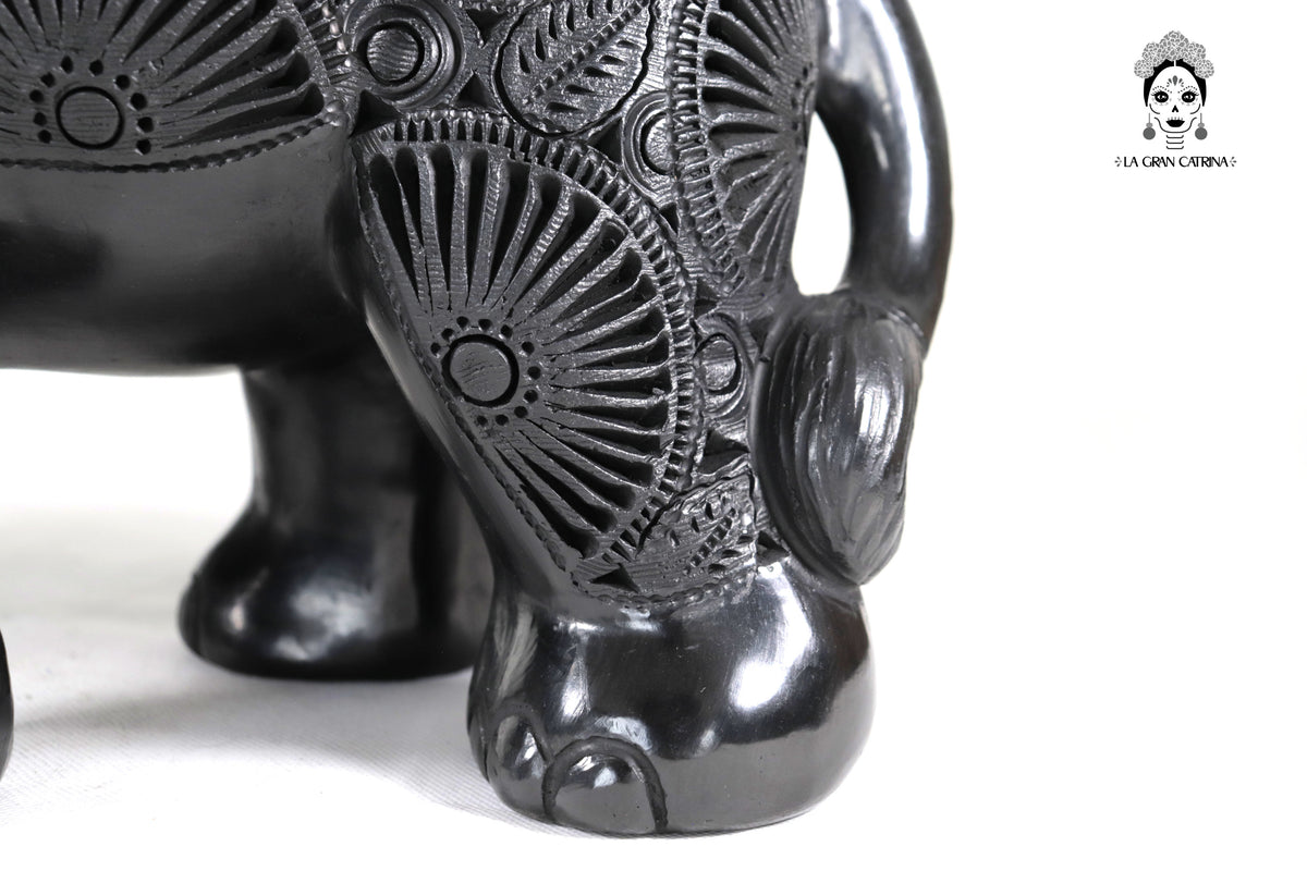 Elefante de Barro Negro - 24 cm. 9.4 in.