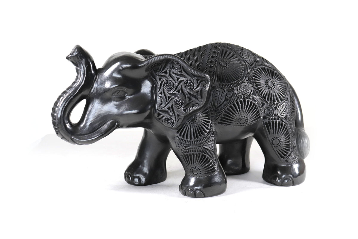 Elefante de Barro Negro - 24 cm. 9.4 in.