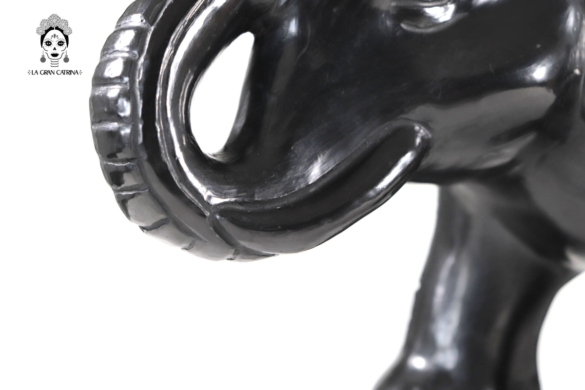 Elefante de Barro Negro - 24 cm. 9.4 in.