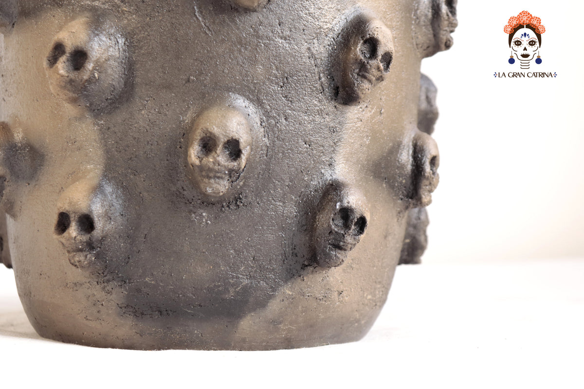 Maceta Ahumada de Calaveras - 30.5 cm. 12 in. Artesanía