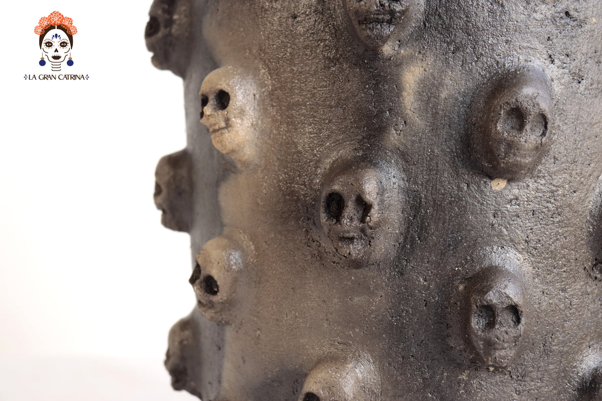 Maceta Ahumada de Calaveras - 30.5 cm. 12 in. Artesanía