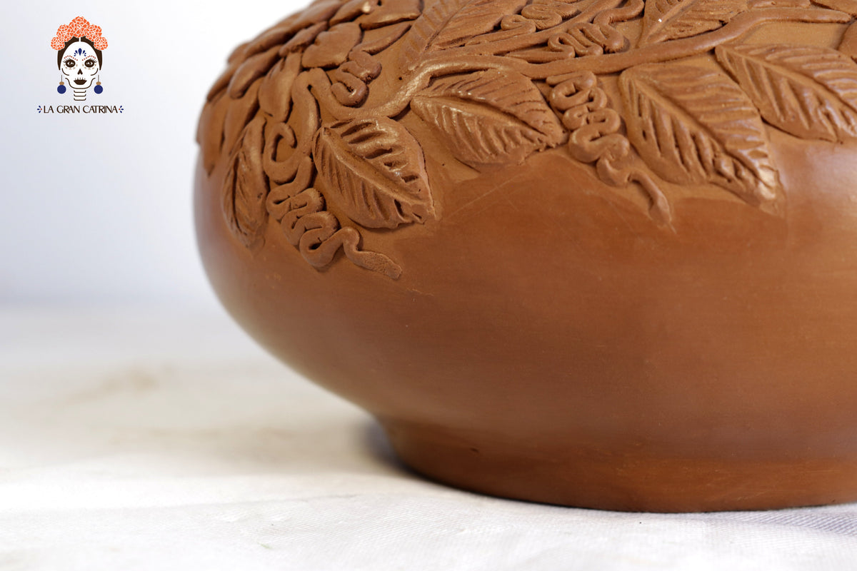 Vasija con Diseño Floral de Barro - Patamban - 24 cm. 9.4 in.