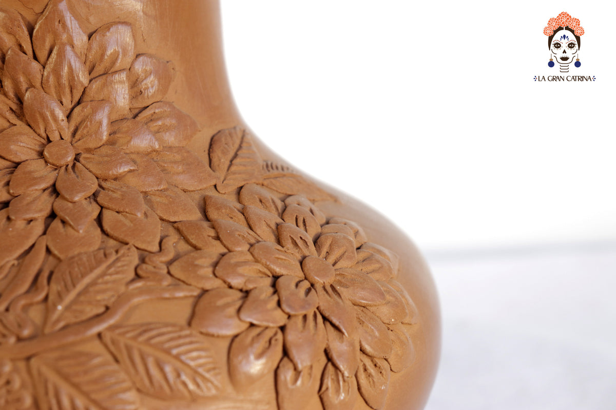 Vasija con Diseño Floral de Barro - Patamban - 24 cm. 9.4 in.