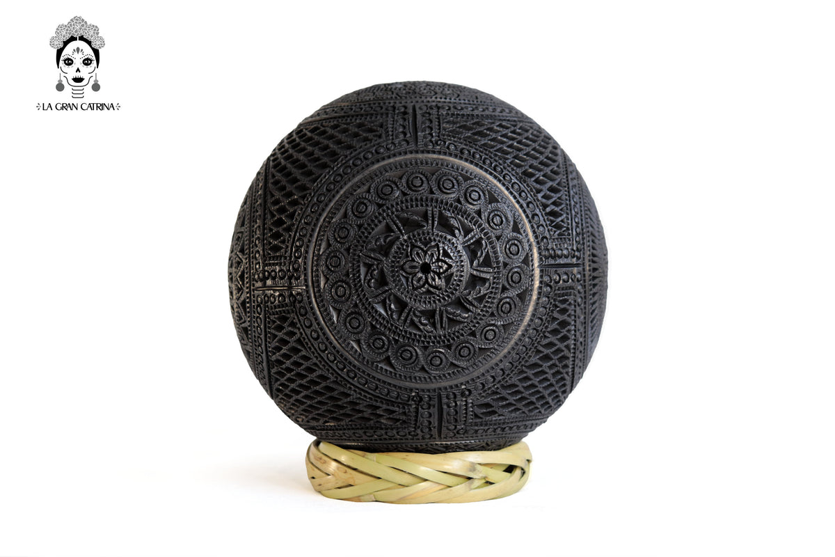 Esfera Calada de Barro Negro 16 cm 6.2 in. Barro negro