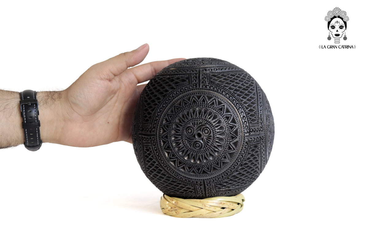 Esfera Calada de Barro Negro 16 cm 6.2 in. Barro negro