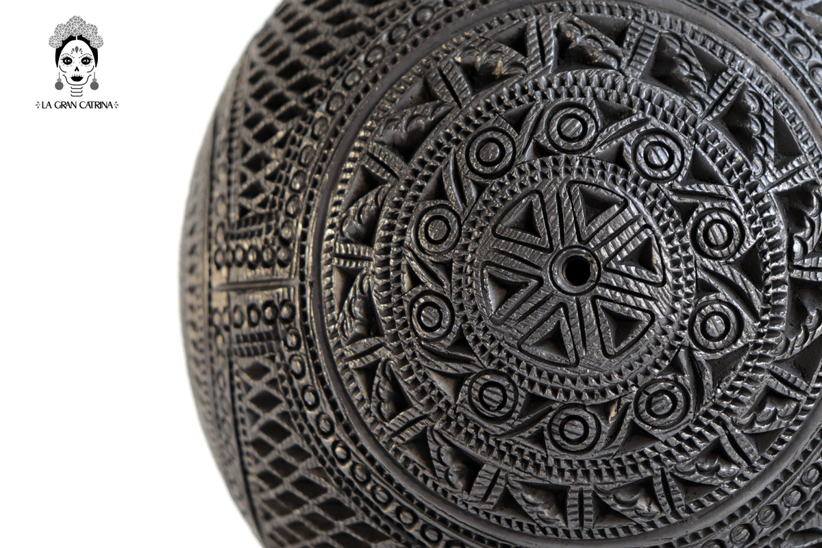 Esfera Calada de Barro Negro 16 cm 6.2 in. Barro negro