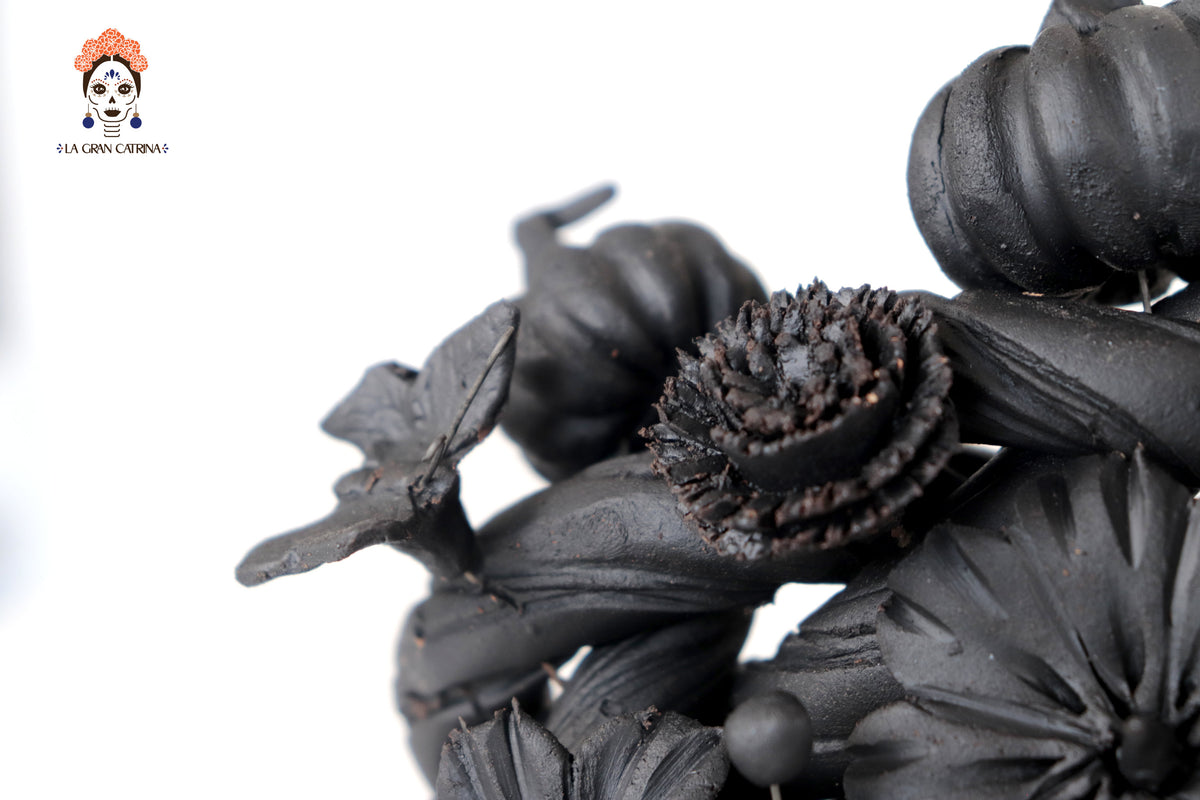 Calavera negra con Mariposas y Calabazas II - 14.5 cm. 5.7 in.