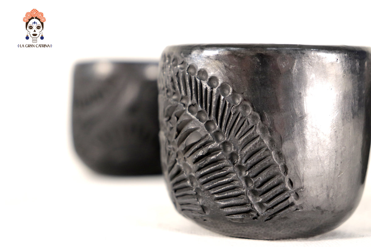 Tequileros Artesanales de Barro Negro - Por mayoreo 10+ Piezas o mas. 6.5 cm. 2.5 in. Barro negro