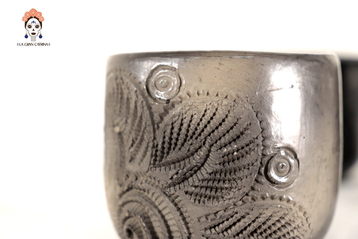 Tequileros Artesanales de Barro Negro - Por mayoreo 10+ Piezas o mas. 6.5 cm. 2.5 in. Barro negro