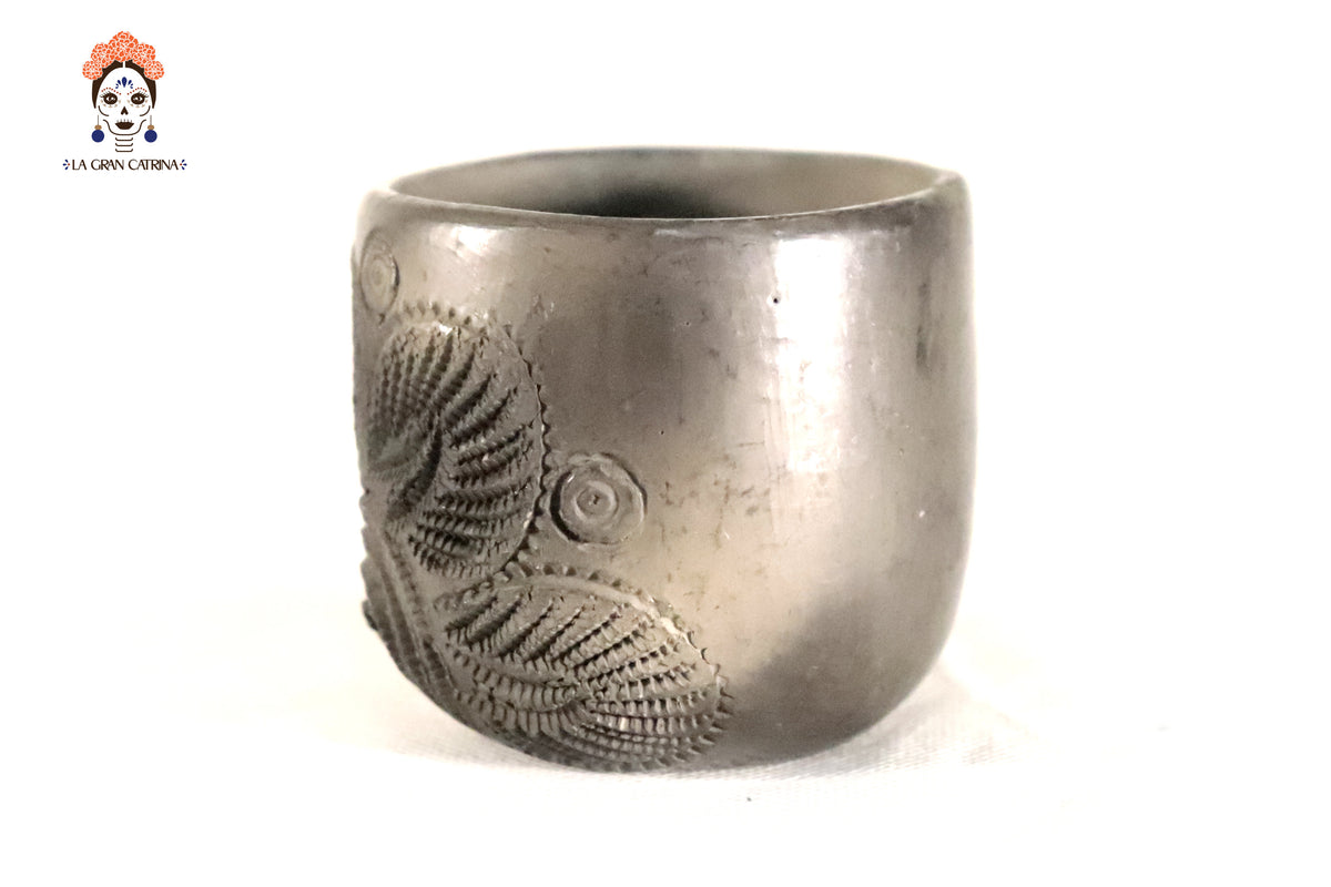 Tequileros Artesanales de Barro Negro - Por mayoreo 10+ Piezas o mas. 6.5 cm. 2.5 in. Barro negro