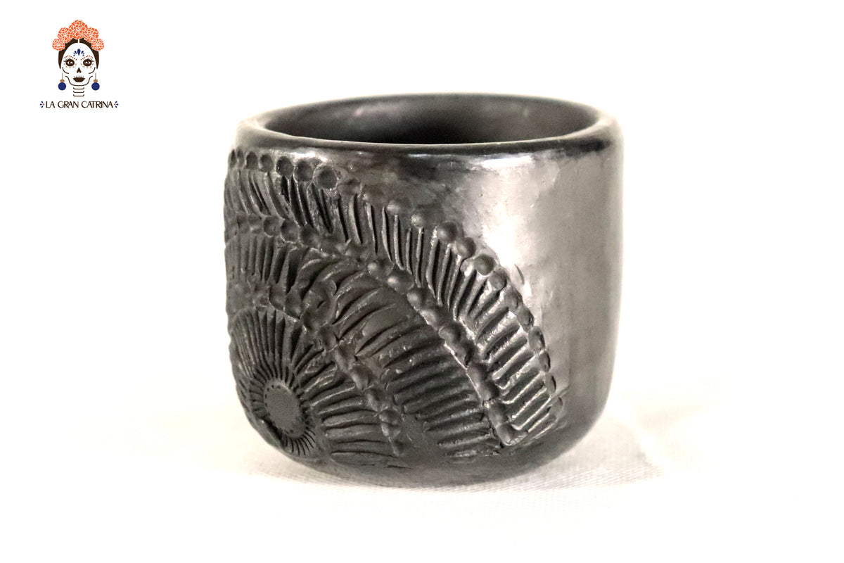 Tequileros Artesanales de Barro Negro - Por mayoreo 10+ Piezas o mas. 6.5 cm. 2.5 in. Barro negro