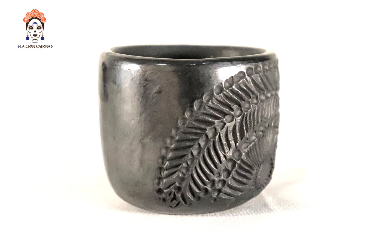 Tequileros Artesanales de Barro Negro - Por mayoreo 10+ Piezas o mas. 6.5 cm. 2.5 in. Barro negro