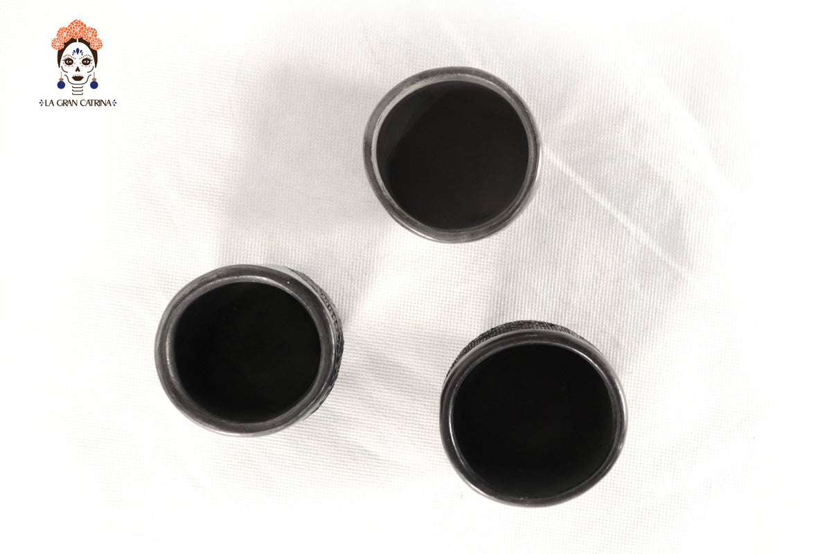 Tequileros Artesanales de Barro Negro - Por mayoreo 10+ Piezas o mas. 6.5 cm. 2.5 in. Barro negro