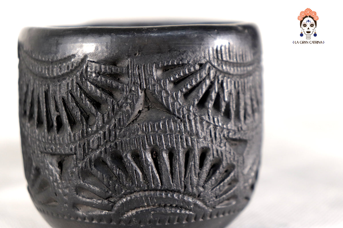 Tequileros Artesanales de Barro Negro - Por mayoreo 10+ Piezas o mas. 6.5 cm. 2.5 in. Barro negro