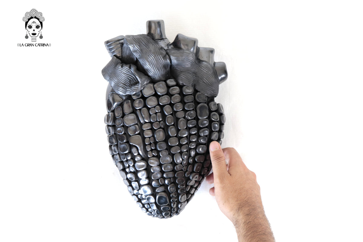 Corazon de Barro Negro de San Bartolo 30 cm. 11.8 in. Barro negro