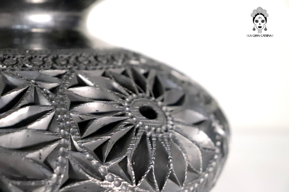 Jarrón Nigua de Barro Negro 30 cm. 11.8 in. Barro negro