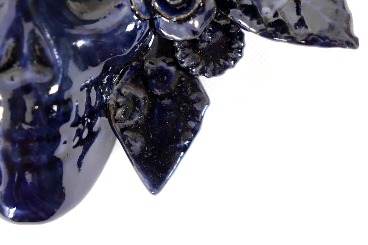 Calavera azul mediana de pared - Barro vidriado - 19.5 cm. 7.6 in.