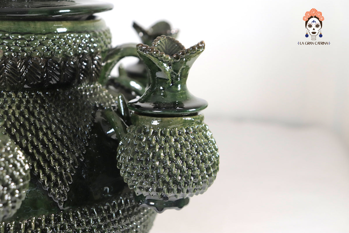 Ponchera de tejido verde con jarritos de barro - 38 cm. 14.9 in.