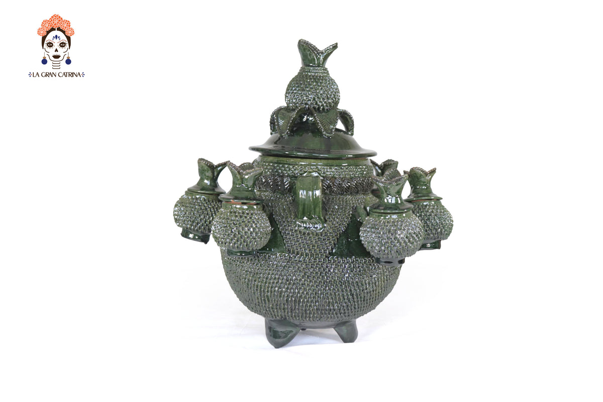 Ponchera de tejido verde con jarritos de barro - 38 cm. 14.9 in.