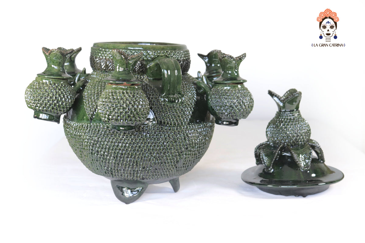 Ponchera de tejido verde con jarritos de barro - 38 cm. 14.9 in.