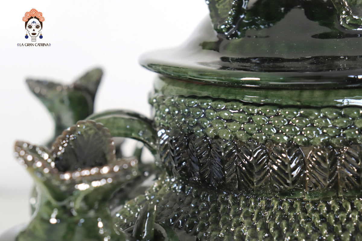 Ponchera de tejido verde con jarritos de barro - 38 cm. 14.9 in.