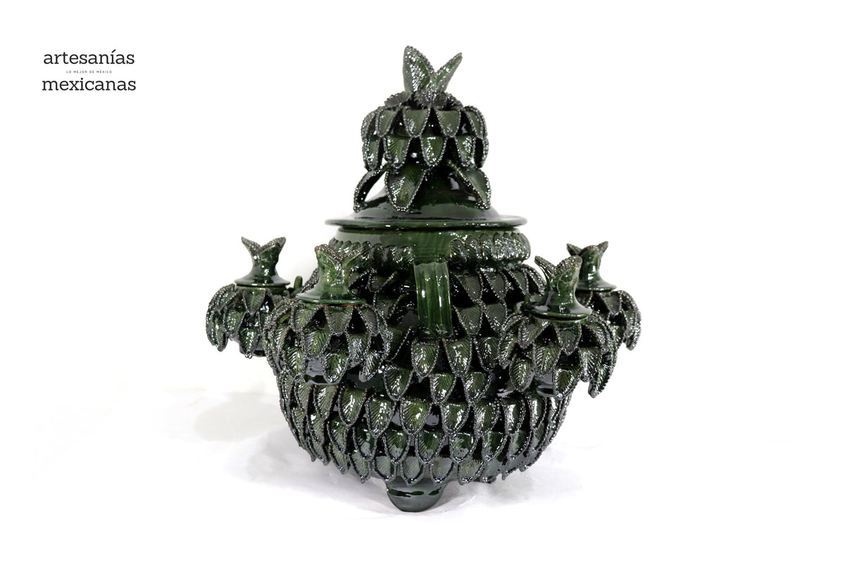 Ponchera verde de hojas vidriada con jarritos de barro - 50 cm. 20 in.