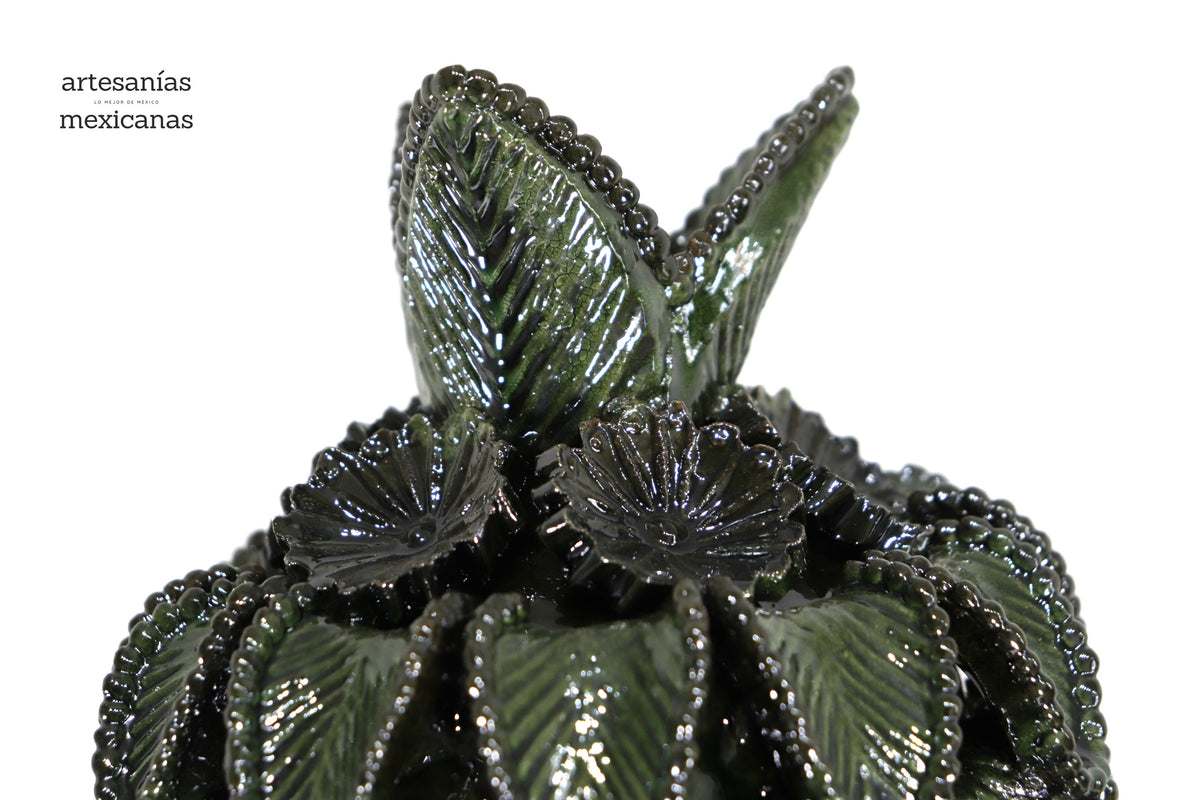 Ponchera verde de hojas vidriada con jarritos de barro - 50 cm. 20 in.